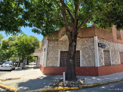 CASA EN ESQUINA 4 AMB CON GGE - PATIO - TERRAZA Y QUINCHO !