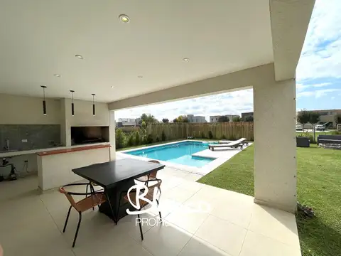 Casa en Venta en Santo Tomas, USD 270.000