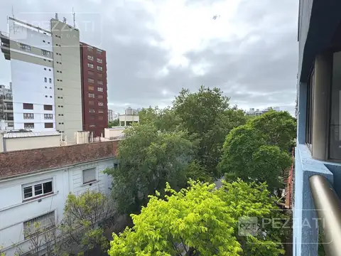 Departamento en alquiler. Z/ Plaza Mitre.2 ambientes. Al frente. Balcon. Cocina comedor