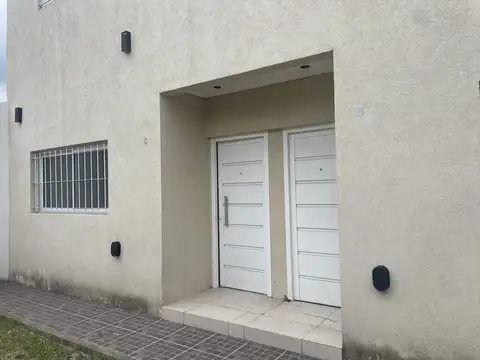 Depto Tipo Casa en Alquiler de 4 ambientes
