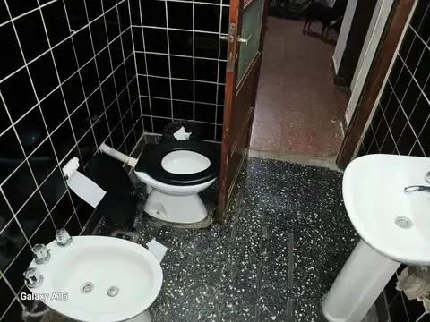 Venta 2 viviendas y 2 locales s/lote de  260 m²