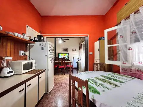 Casa 8 ambientes con 3 baños