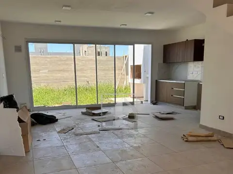 Casa en Venta en Brisas De Manantiales, USD 145.000