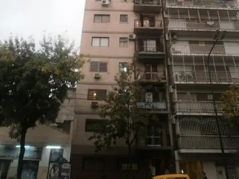 Av Jujuy 516 , Piso 1
