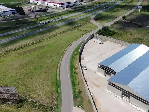 Nave Industrial sobre Autopista Rosario