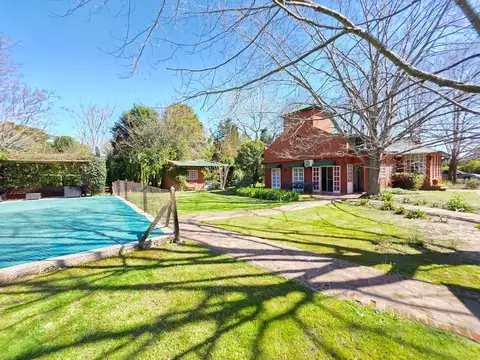 VENTA CASA 5 AMB BARRIO PARQUE LA VERDAD GRAN LOTE