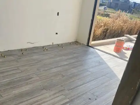 Casa en Venta en El Cantón - Barrio Golf, USD 405.000