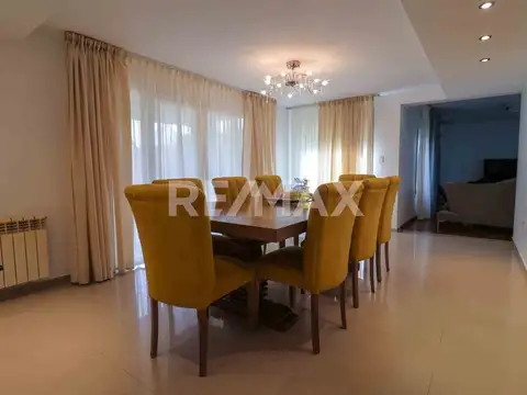 ALQUILER CASA NIVEL GERENCIAL - JARDINES DEL REY