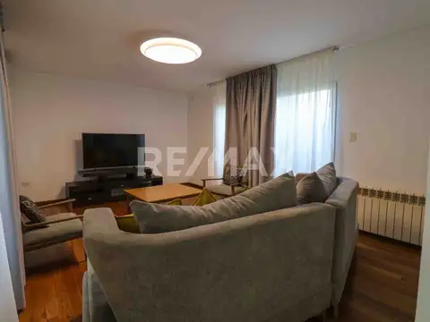 Casa 6 ambientes con 2 baños