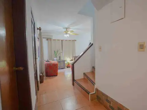 Casa 5 ambientes con 1 baño