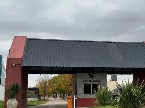 VENTA LOTE ESQUINA UNQUILLO 650 M2 APTO DUPLEX