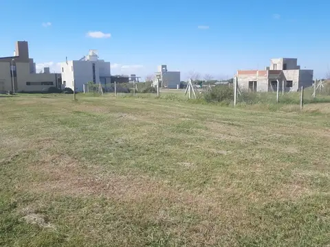 VENTA LOTE ESQUINA UNQUILLO 650 M2 APTO DUPLEX