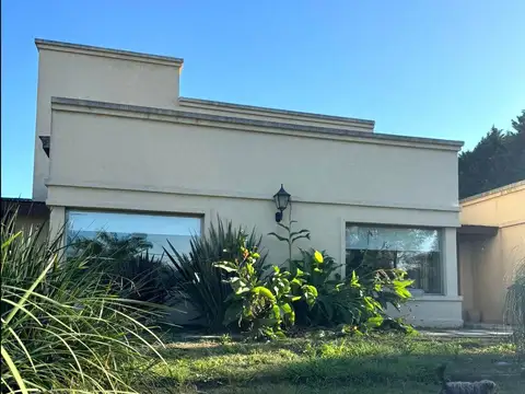 Casa quinta en venta en Chacras del Ocho, al lado de Pilará