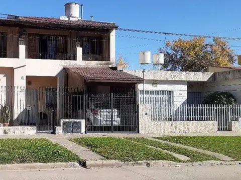 VENTA CASA DOS PLANTAS -VILLA GOBERNADOR GALVEZ