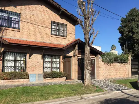 Excelente duplex sobre rodriguez peña al 1800 - Castelar Nor
