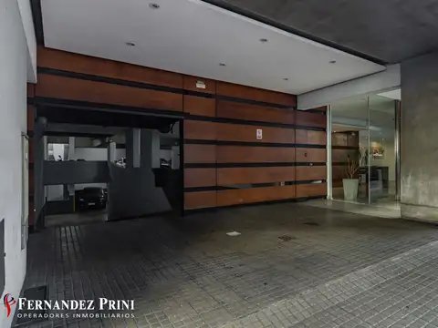 Cochera fija de 14m² a una cuadra de Av. Pueyrredon