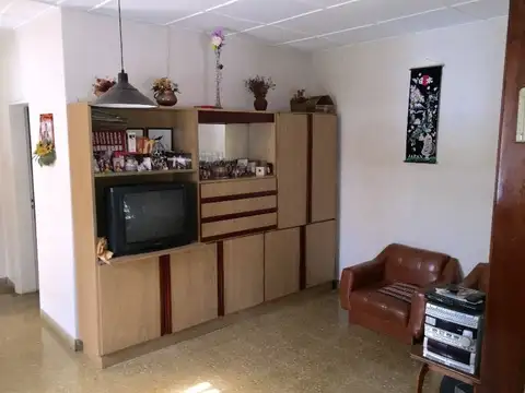 Sandoval 932 e/ Ramos Mejia y Lahille