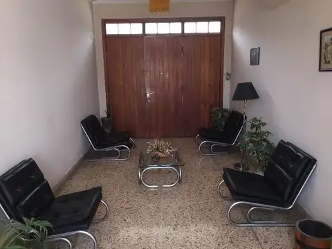 Sandoval 932 e/ Ramos Mejia y Lahille