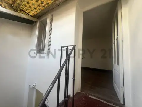 PH 2 ambientes con entrepiso en Agüero al 1000 – oportunidad para reciclar/flipping