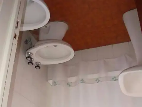 58 entre 13 y 14 ---------------------- 900, Piso 1