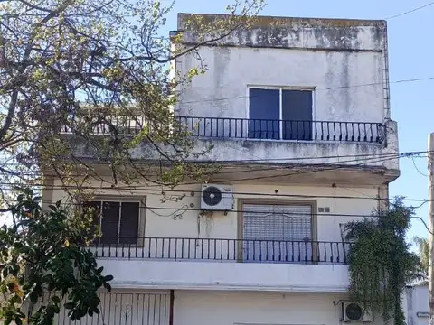 EXCELENTE PROPIEDAD DE VARIAS UNIDADES DE 3 Y 2 AMBIENTES LO