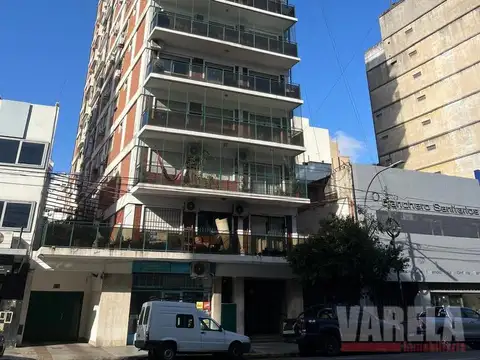 Av. Angel Gallardo  800 Piso 14° Al contrafrente c/balcón