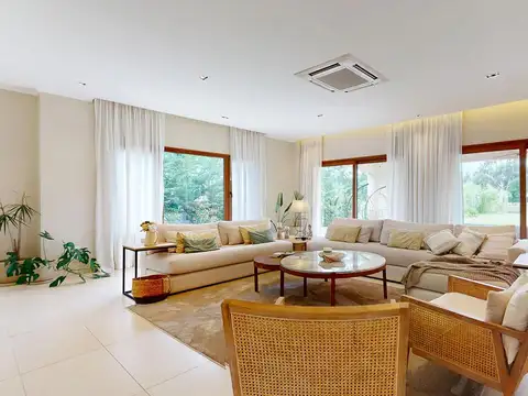 Casa 4 ambientes con 5 baños