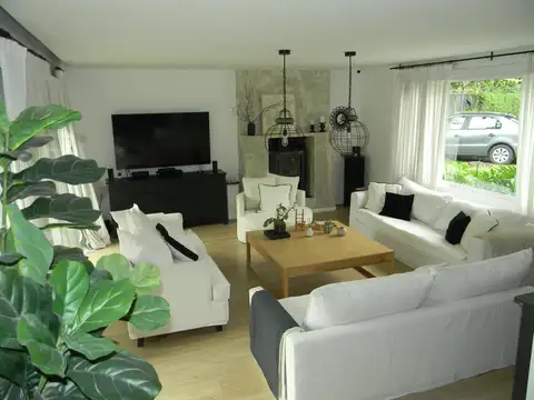 Casa 6 ambientes con 3 baños