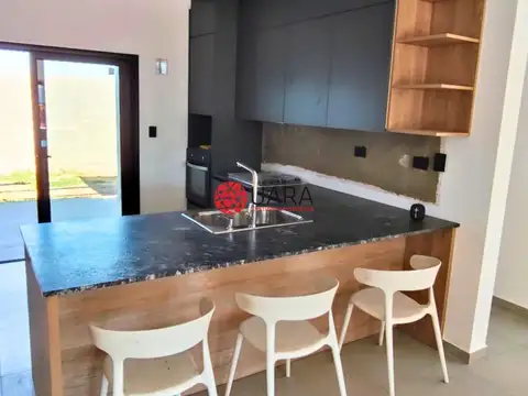 Casa 3 ambientes con 2 baños