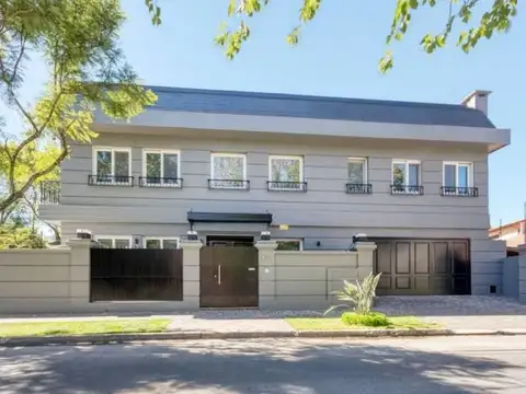 VENTA CASA 6 AMBIENTES ACASSUSO PILETA AMOBLADA