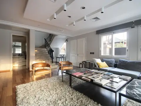 Casa en Venta con 2 cocheras