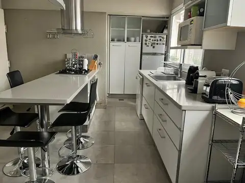 4 AMBIENTES CON COCHERA VENTA