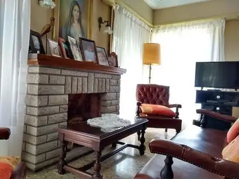 Casa 5 ambientes con 4 baños