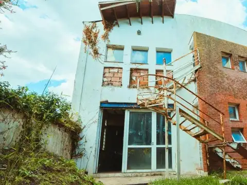 Vieytes e/ Tucuman y Arenales