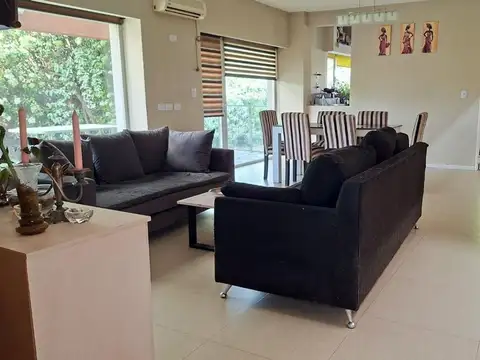 Casa 6 ambientes con 2 baños