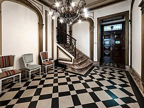 Casa 10 ambientes con 3 baños