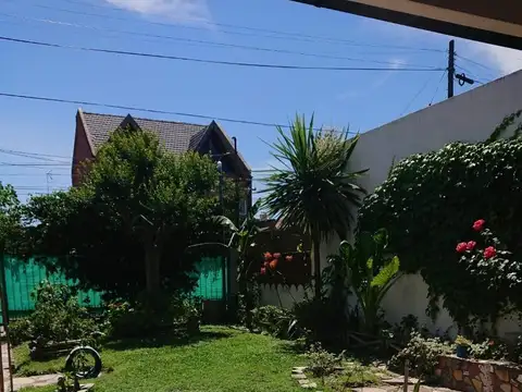 Casa 3 ambientes con 2 baños