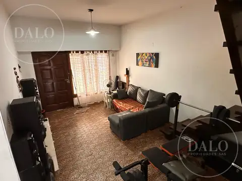 Casa 5 ambientes con 2 baños