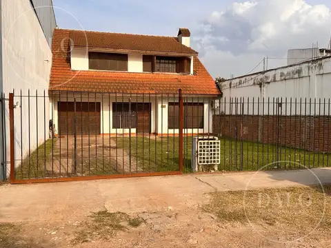 Av Tomas Flores  al 2500