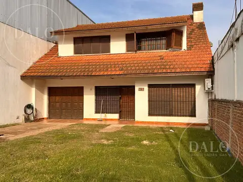 Casa con gran lote en Quilmes oeste (ideal inversionistas o emprendimiento)