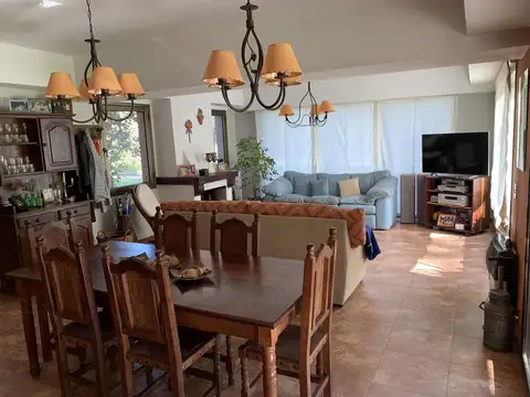 Casa 5 ambientes con 2 baños