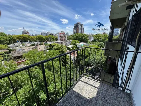 Oficina Alto Amplia recepcion, 2 despachos  al frente todo luz y sol en el corazón de Palermo