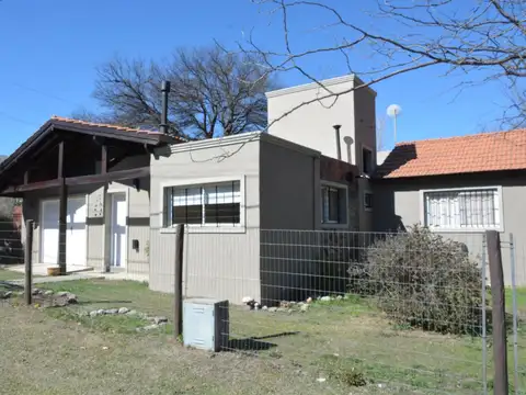 Casa 4 ambientes con 2 baños