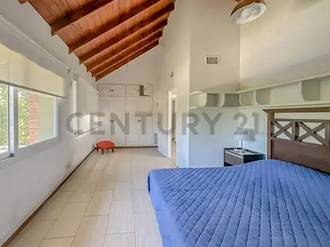 VENTA  Casa de 6 ambientes c/Jardín y Piscina