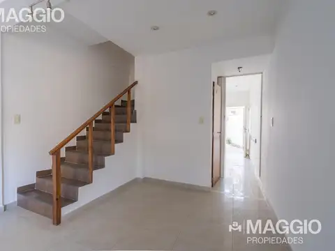 Depto Tipo Casa 4 ambientes con 2 baños