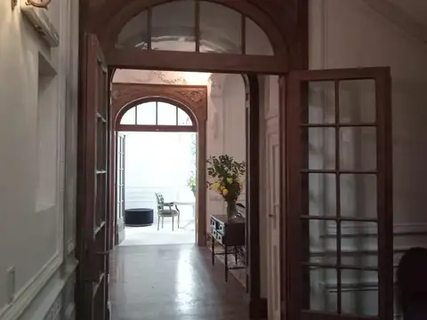 Marcelo T de Alvear al 1400