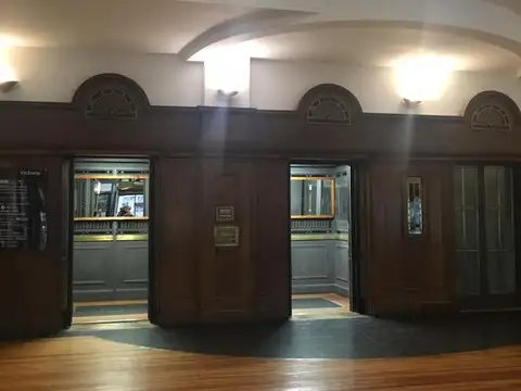 Oficina 5 ambientes con 2 baños