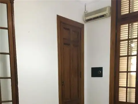 Oficina 9 ambientes con 3 baños