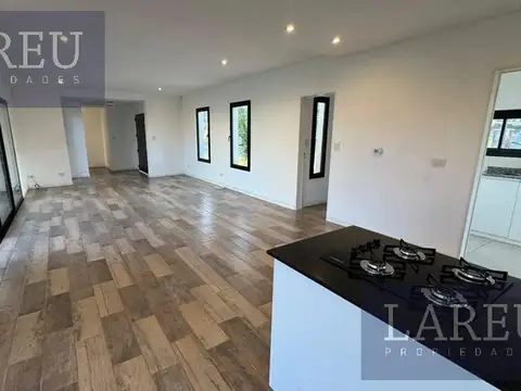 Casa 4 ambientes con 3 baños