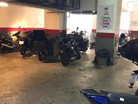 Avenida Hipólito Yrigoyen y Avenida Boedo